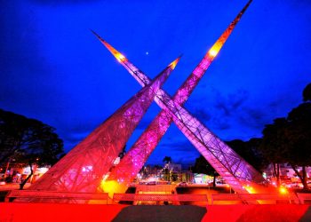 Viaduto recebe iluminação especial para o Dia Internacional da Mulher