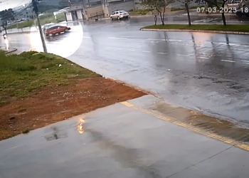 Idoso morre após ser atingido por caminhonete em Goiânia