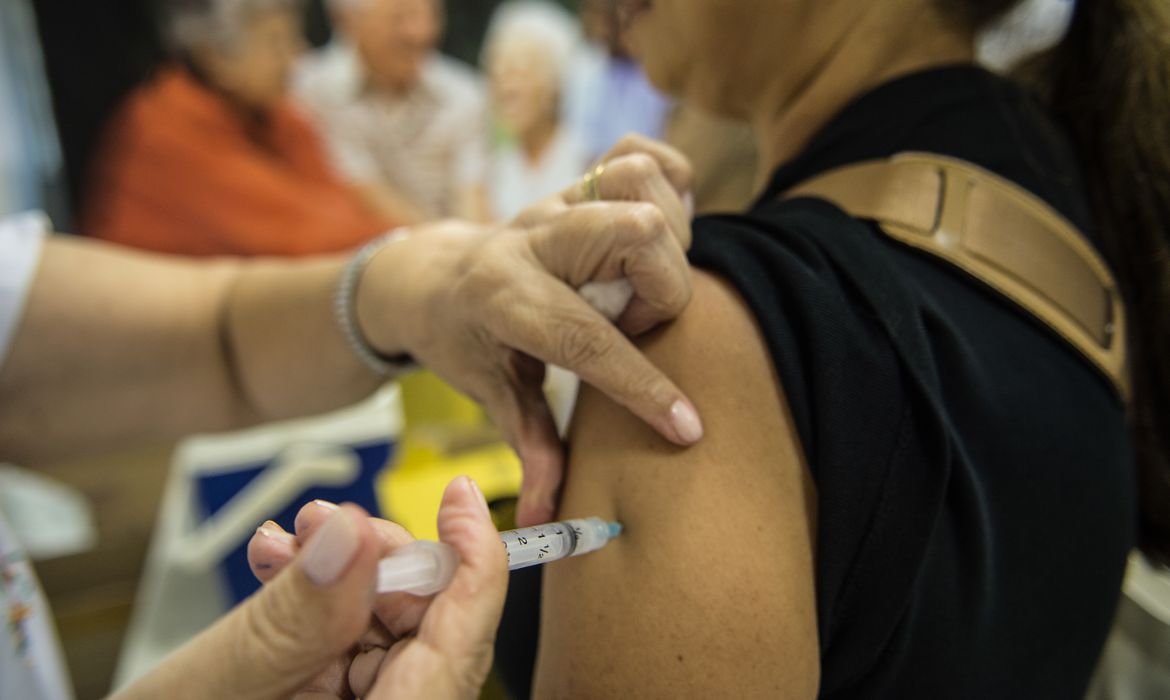 Governo de Goiás lança campanha para divulgar vacinação contra influenza